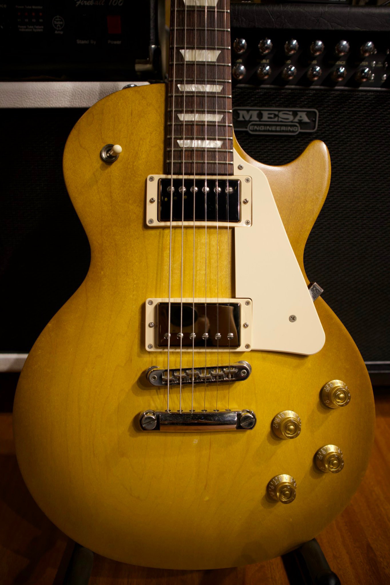 Gibson Tribute Vàng