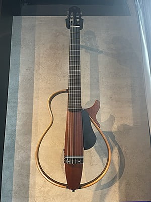 YAMAHA SLG200N