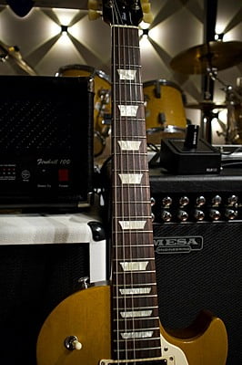 Gibson Tribute Vàng