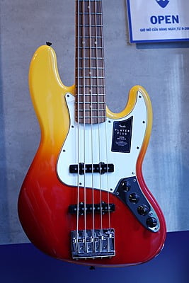 Fender Jazz bass Player plus V - made in mexico Fender Jazz bass Player plus V - made in mexico