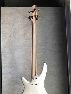 Ibanez SR300 Bass Pearl White 4 String Ibanez SR300 Bass Pearl White 4 String