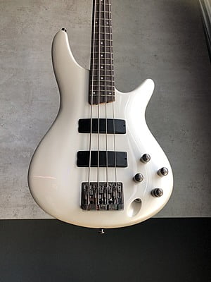 Ibanez SR300 Bass Pearl White 4 String Ibanez SR300 Bass Pearl White 4 String