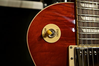 Gibson standard đỏ gụ