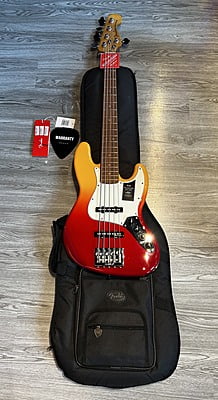 Fender Jazz bass Player plus V - made in mexico Fender Jazz bass Player plus V - made in mexico