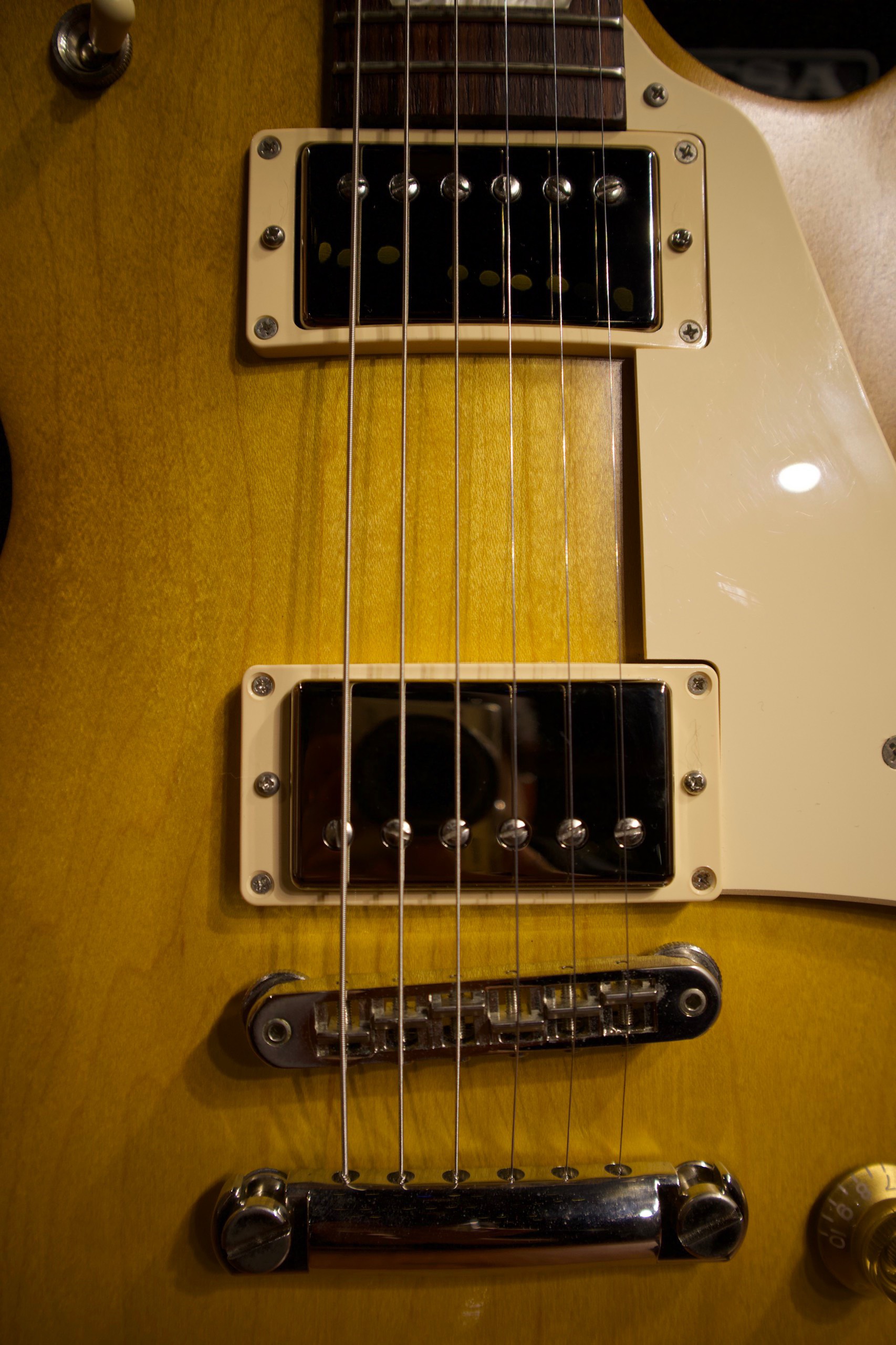 Gibson Tribute Vàng