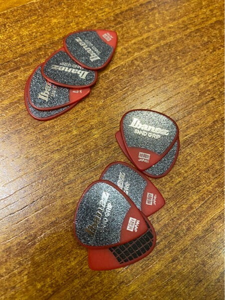 Pick ibanez đỏ