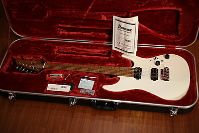 Ibanez az2402 Prestige trắng 2021