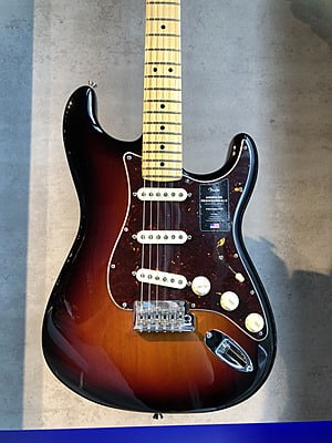 American Professional II Stratocaster (3-Color Sunburst/Maple