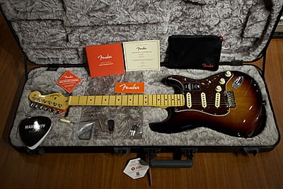 American Professional II Stratocaster (3-Color Sunburst/Maple