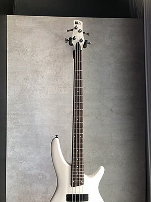 Ibanez SR300 Bass Pearl White 4 String Ibanez SR300 Bass Pearl White 4 String