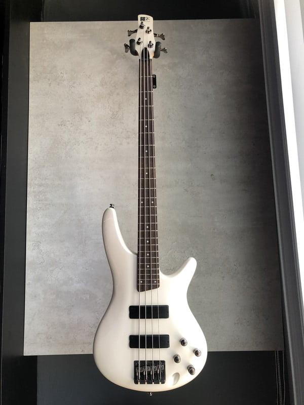 Ibanez SR300 Bass Pearl White 4 String Ibanez SR300 Bass Pearl White 4 String