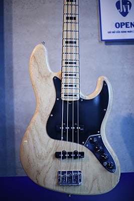 Fender deluxe active jazz bass / made in usa Fender deluxe active jazz bass / made in usa