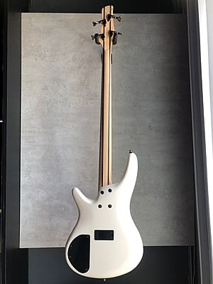 Ibanez SR300 Bass Pearl White 4 String Ibanez SR300 Bass Pearl White 4 String
