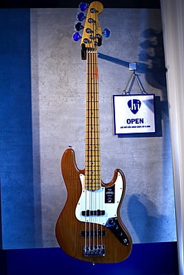 Fender American Professional II Jazz Bass V