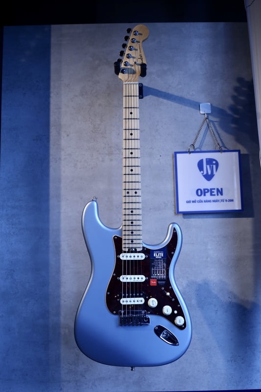 Fender American Elite Stratocaster HSS Shawbucker