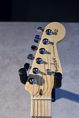Fender Professional HSS 3-tone Sunburst