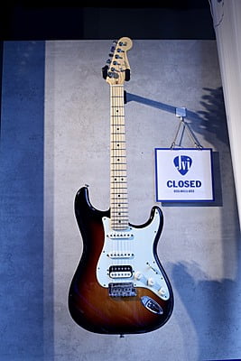 Fender Professional HSS 3-tone Sunburst