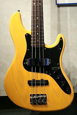 Fender American Deluxe Ash Jazz Bass Butterscotch Blonde Rosewood Fretboard/ made in usa Fender American Deluxe Ash Jazz Bass Butterscotch Blonde Rosewood Fretboard/ made in usa